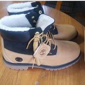 Timberland junior boys shearling boots. Big boy size 7. New